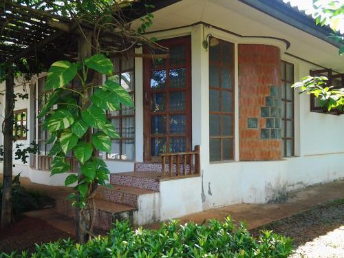 Ко-Мак: Corner House