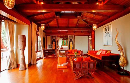 Тхаланг: 3-Bedroom Seaview Villa at Surin Beach