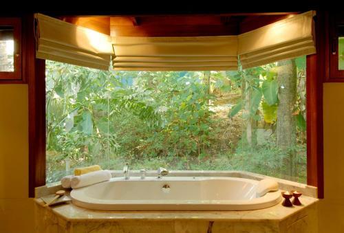 Тхаланг: 3-Bedroom Seaview Villa at Surin Beach