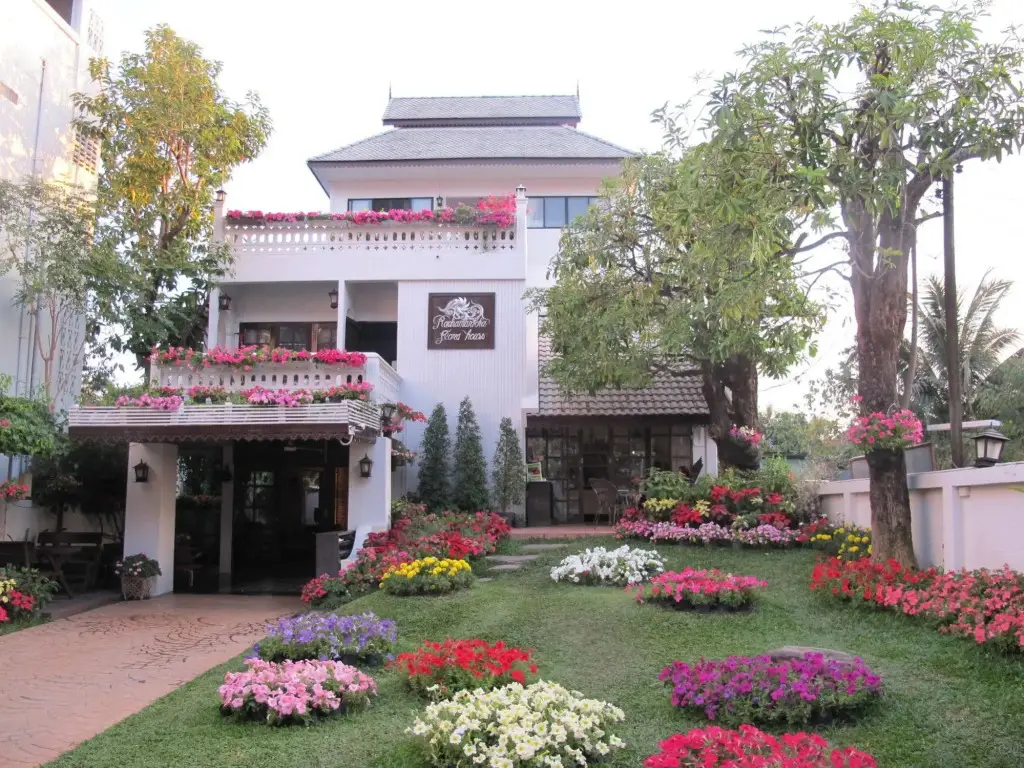 Чиангмай: Rachamankha Flora House