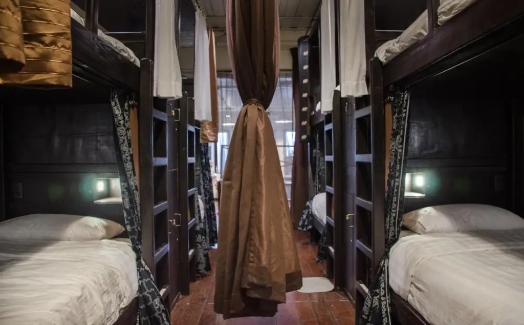 Бангкок: Bed & Butler Hostel