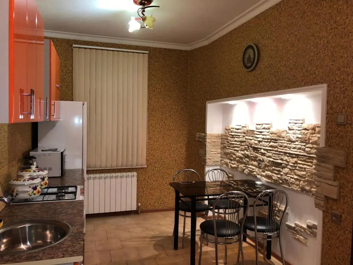 Владикавказ: Трехкомнатная Квартира