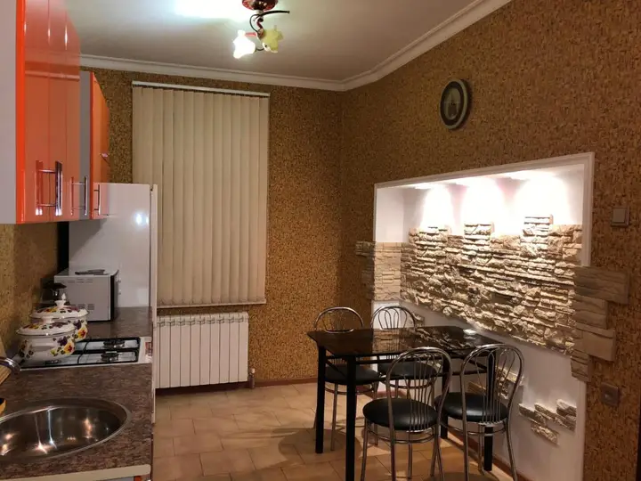 Владикавказ: Трехкомнатная Квартира