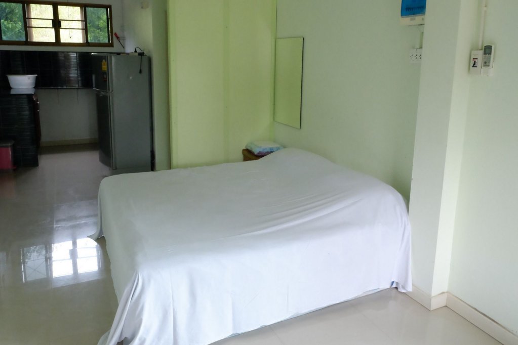 Районг: Chomlay Restaurant & Room for Rent