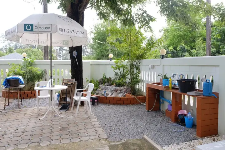 Районг: Chomlay Restaurant & Room for Rent