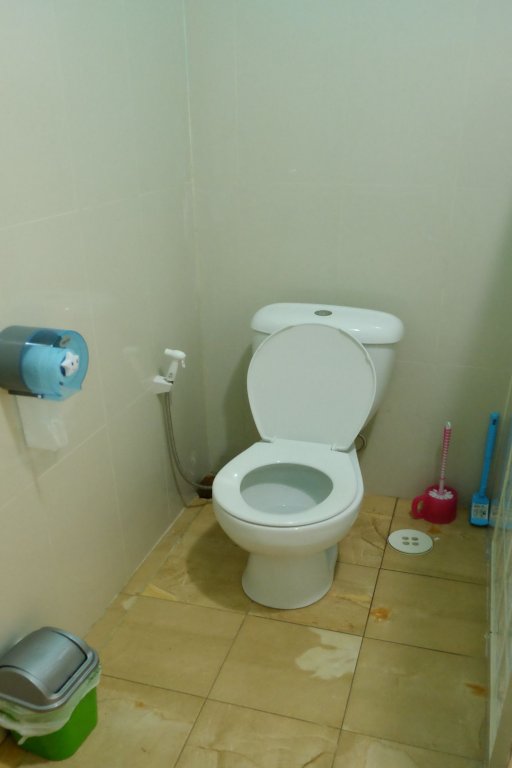 Районг: Chomlay Restaurant & Room for Rent
