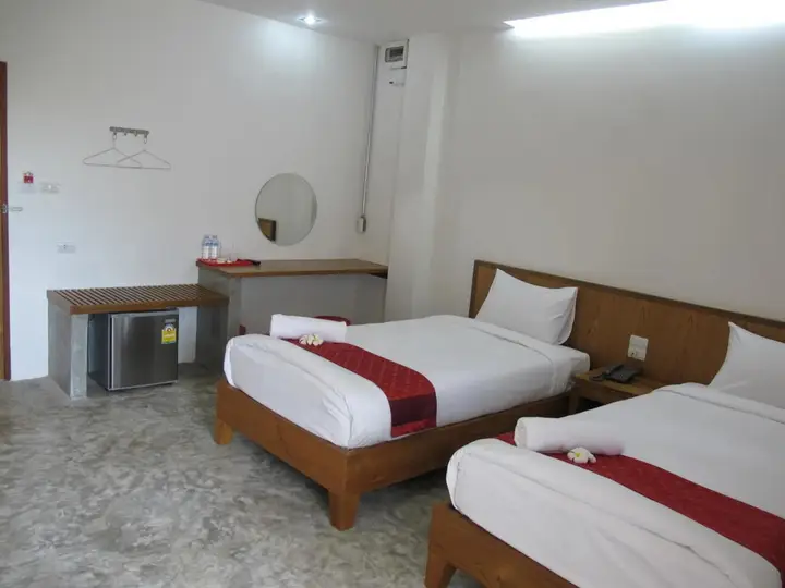 Мей-Сот: J2 Hotel