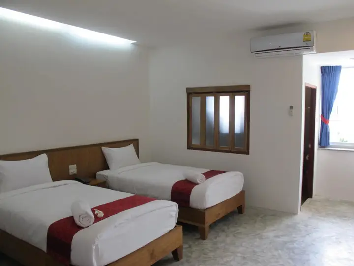 Мей-Сот: J2 Hotel
