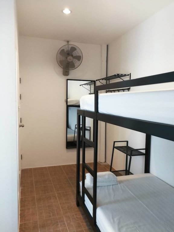 Као Лак: Destiny Hostel Khaolak