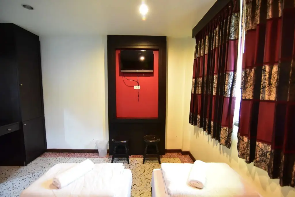 Бангкок: Thara House