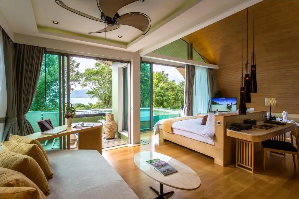 Кату: Crest Resort & Pool Villas