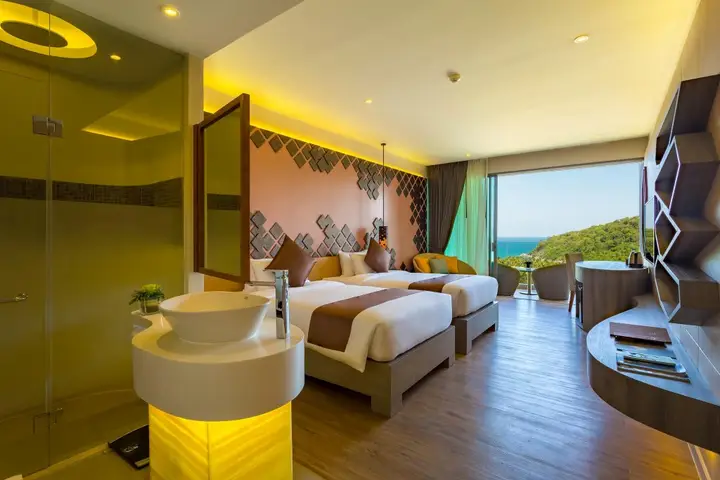 Кату: Crest Resort & Pool Villas