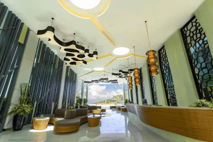 Кату: Crest Resort & Pool Villas
