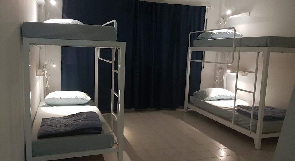 Чонбури: Alice Hostel
