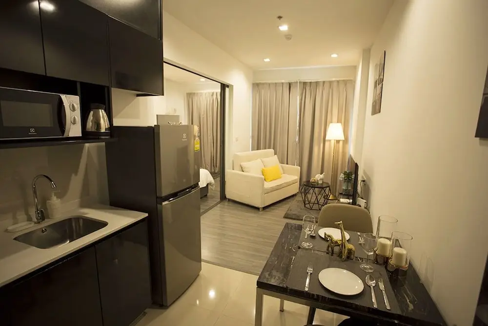 Бангкок: Locals Bangkok The Rich Sathorn-Taksin