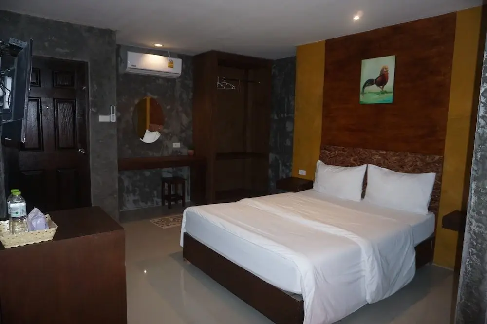 Транг: Rommai Plai Tawan Trang