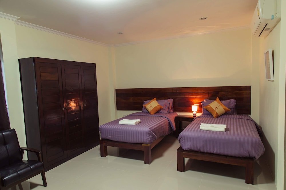 Канталак: Thathong House