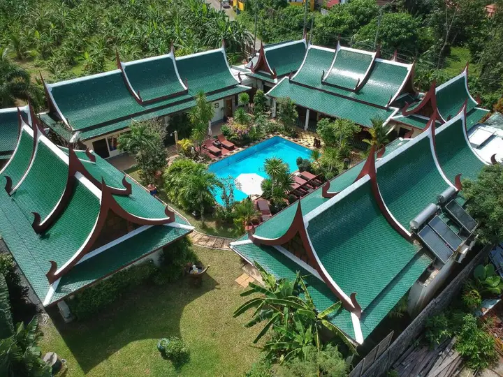 Тхаланг: Baan Wanicha Bed and Breakfast Resort (SHA Plus+)