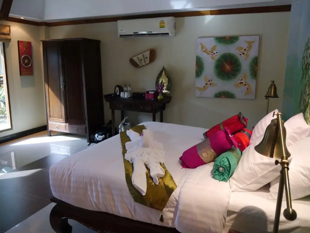 Тхаланг: Baan Wanicha Bed and Breakfast Resort (SHA Plus+)