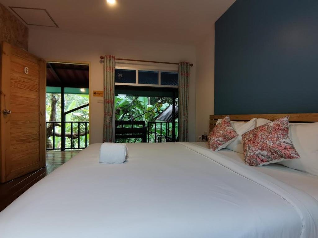 Тхаланг: Nua Tone Resort & Cafe