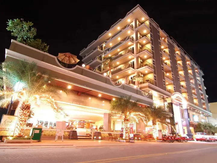 Паттайя: LK Royal Suite Pattaya