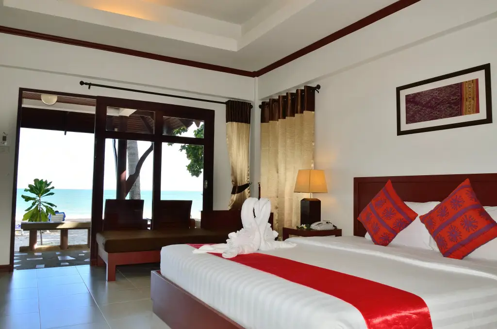Самуи: First Bungalow Beach Resort