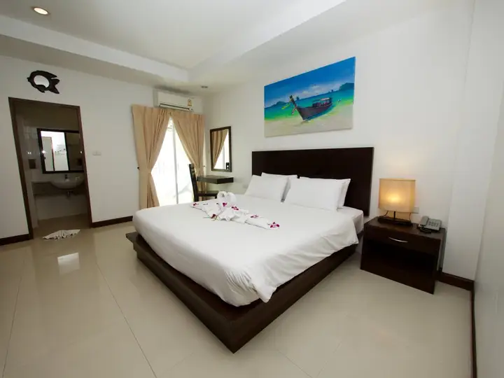 Кату: Patong Voyage Place