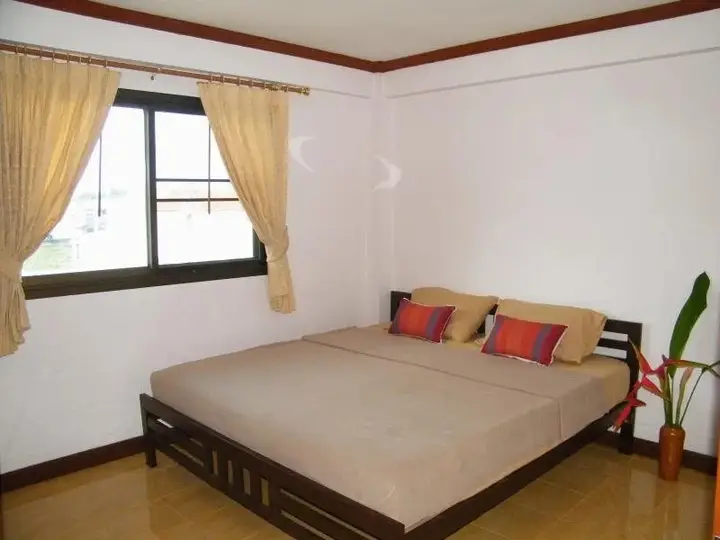 Прачуапкхирикхан: Safehouse Hostel