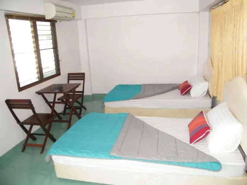Прачуапкхирикхан: Safehouse Hostel