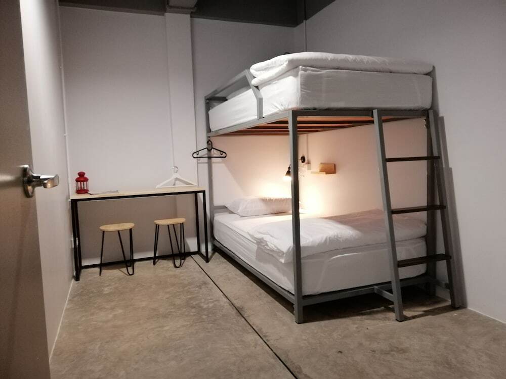 Бангкок: The Marble Hostel