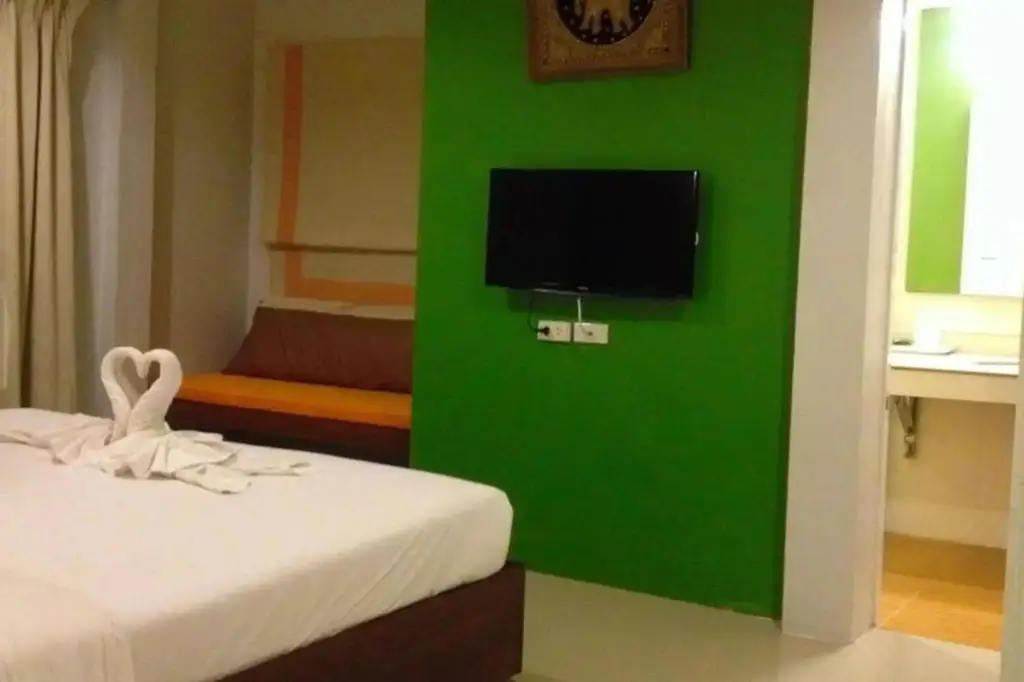 Накхонситхаммарат: Ravadee Hotel