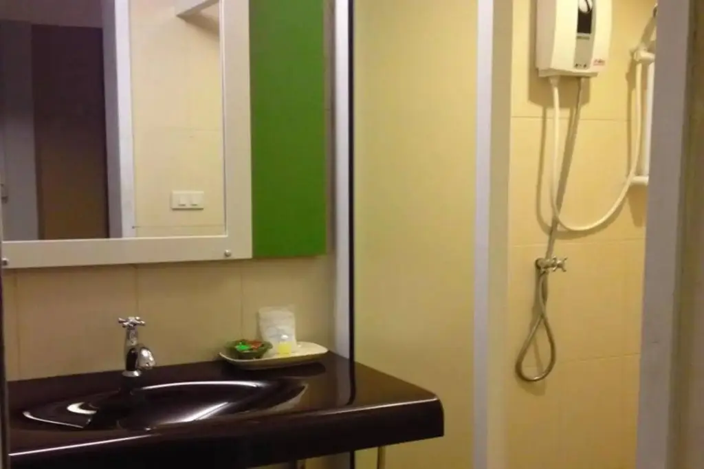 Накхонситхаммарат: Ravadee Hotel