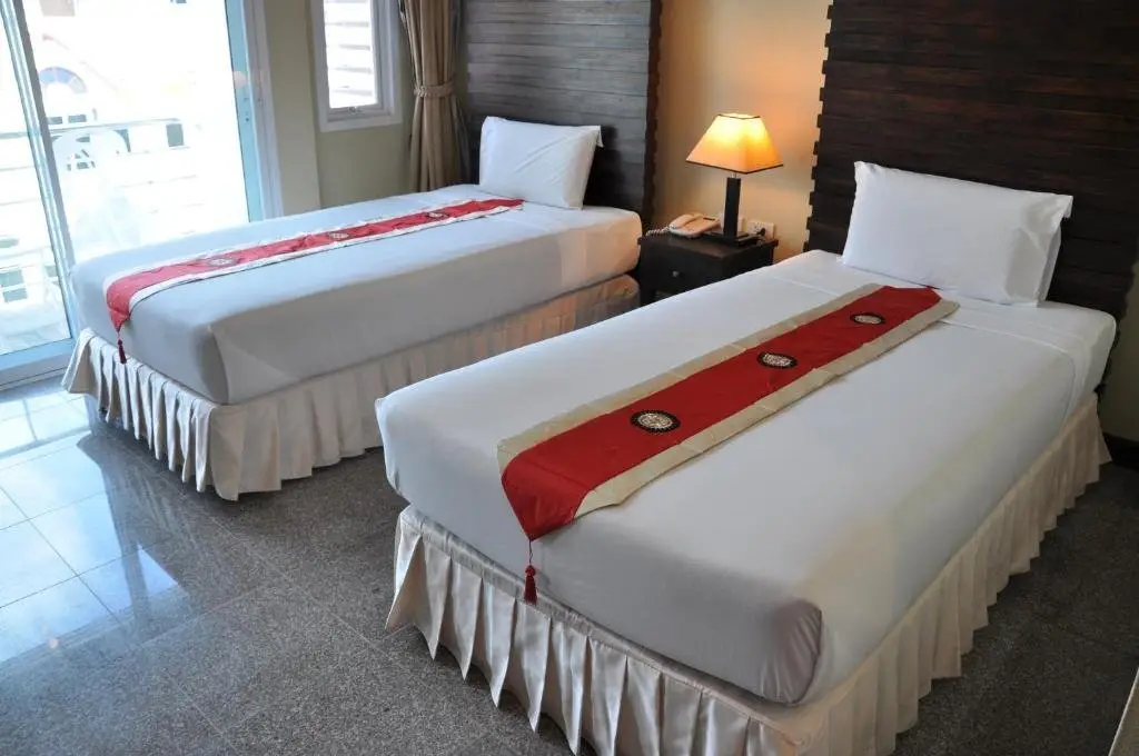 Муанг: Karon Bay Inn