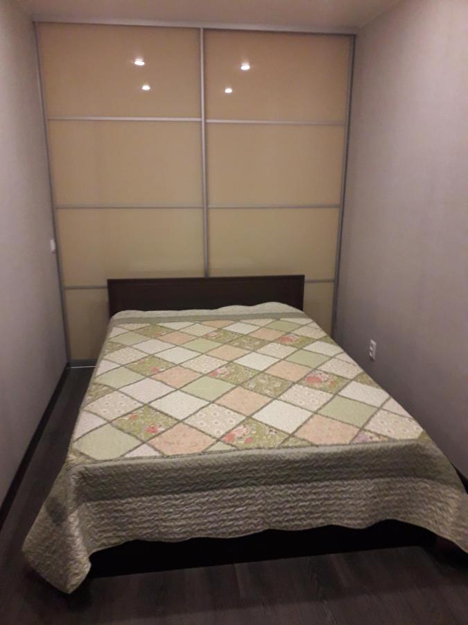 Великий Новгород: Apartment on Meretskova-Volosova