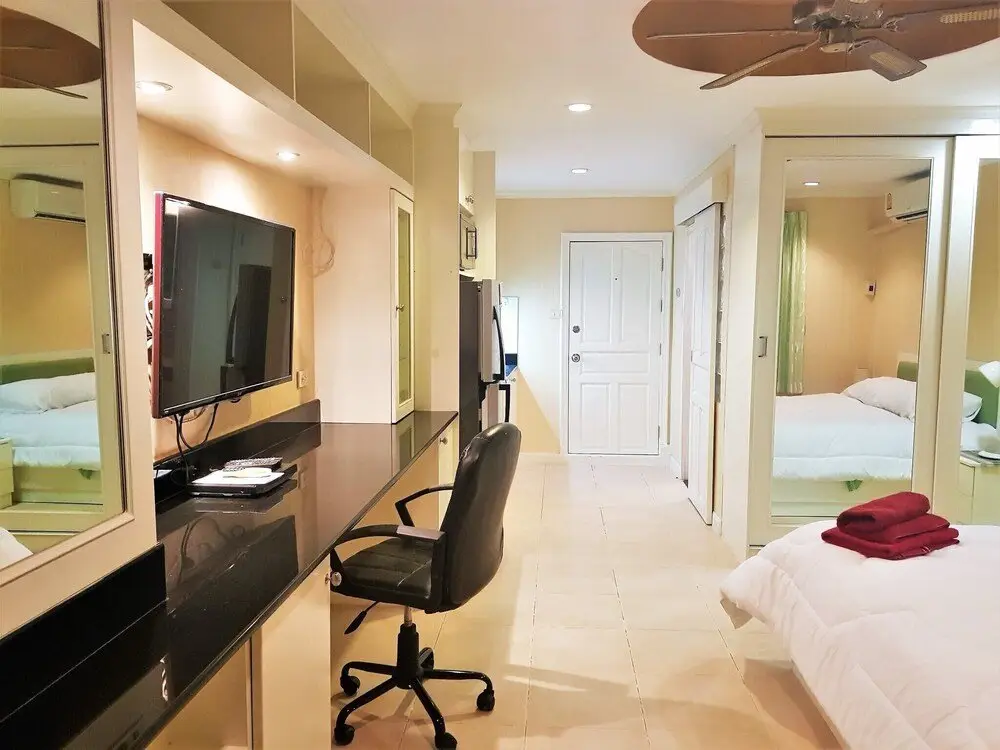 Паттайя: Thip Condotel Jomtien Studio Apartment on soi 7