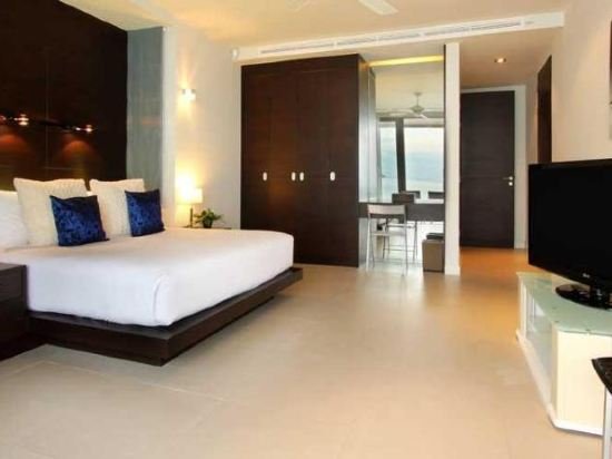 Кату: Beachfront Villa 9, Millioners