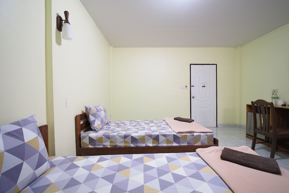 Паттайя: Oyo 852 Pineapple Hotel Pattaya