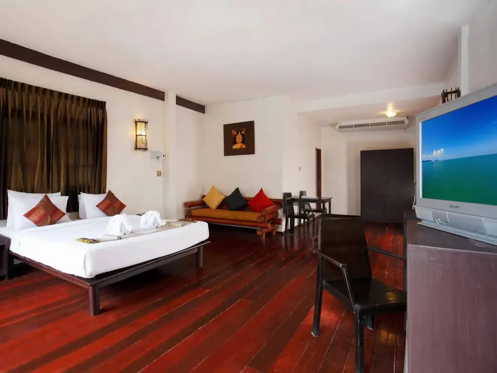 Пхукет: Bamboo Beach Hotel & Spa