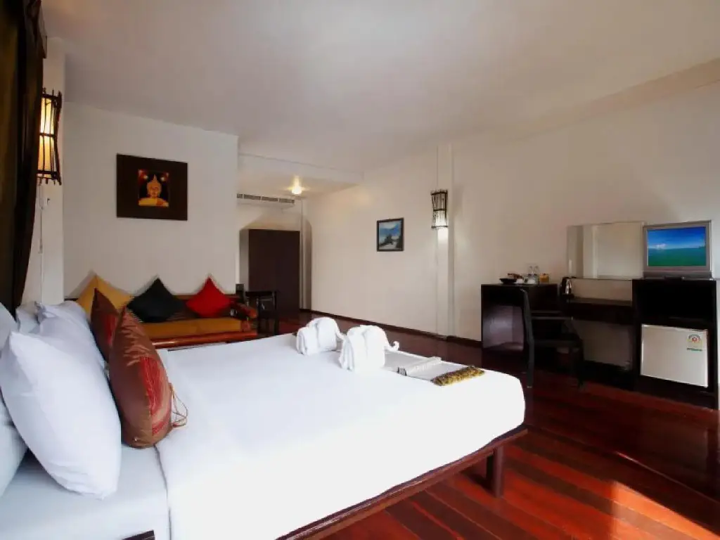 Пхукет: Bamboo Beach Hotel & Spa