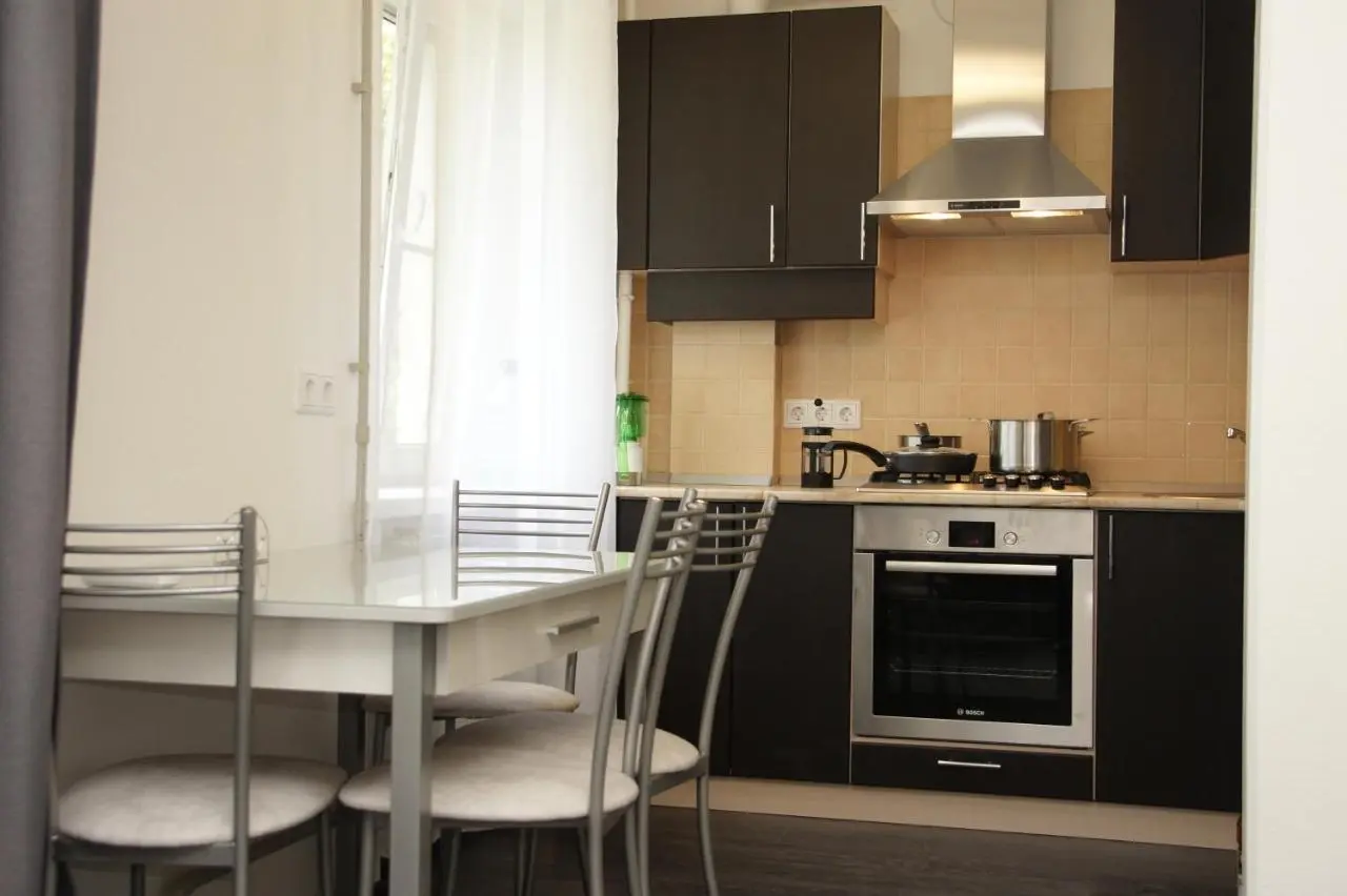 Великий Новгород: Desyatinnaya Apartment