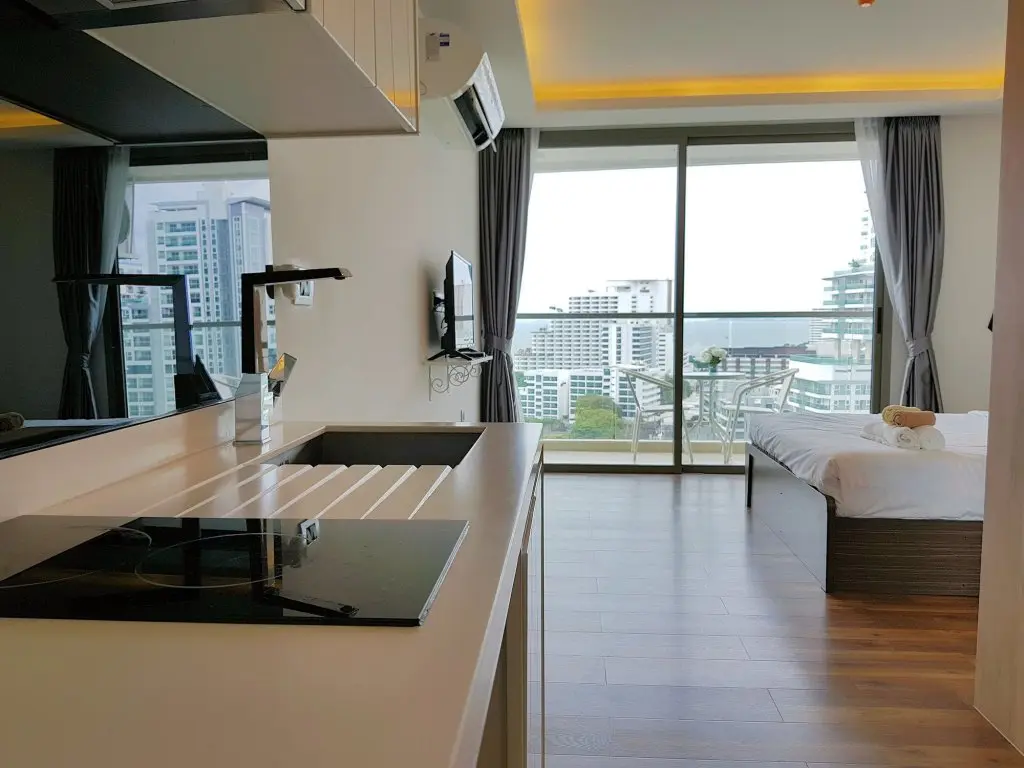 Паттайя: The Peak 1BR-1808 by Pattaya Holiday