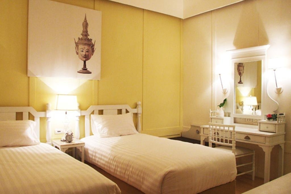Бангкок: The Heritage Baan Silom