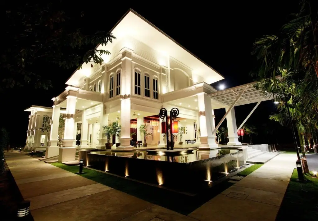 Пхукет: Курортный отель The Old Phuket - Karon Beach Resort