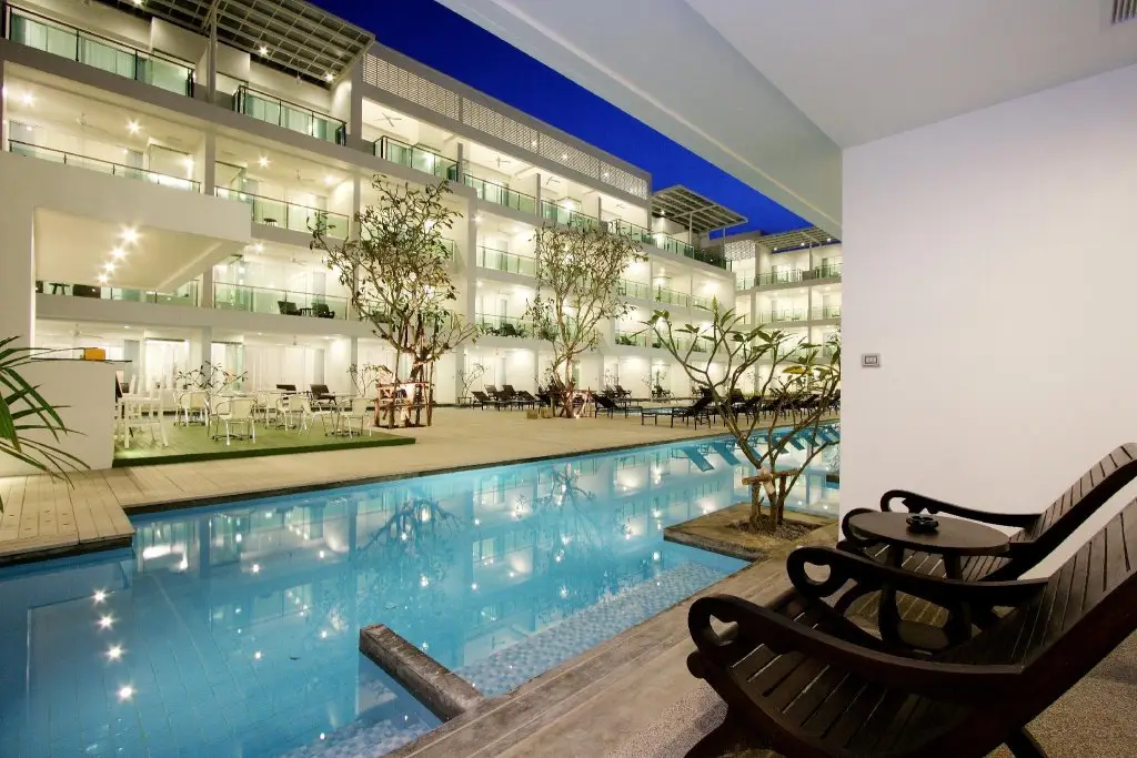 Пхукет: Курортный отель The Old Phuket - Karon Beach Resort
