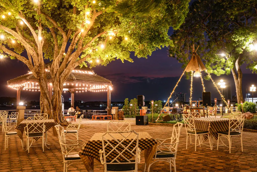Бангкок: Отель Montien Riverside Hotel Bangkok