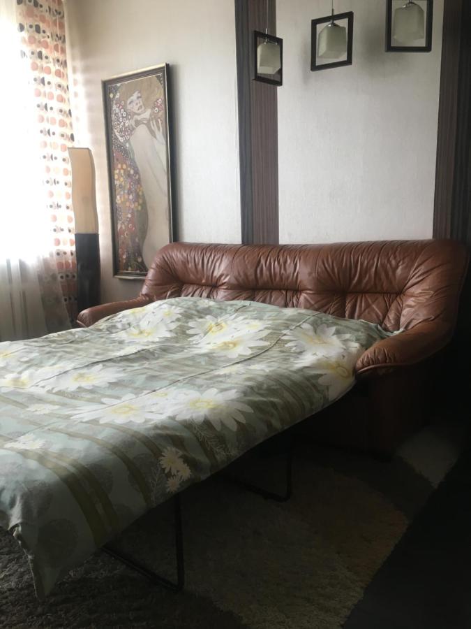 Великий Новгород: Apartment on Novoluchanskaya st.3