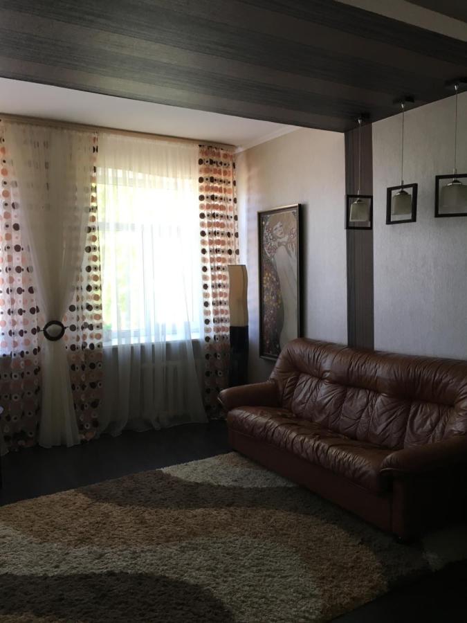 Великий Новгород: Apartment on Novoluchanskaya st.3
