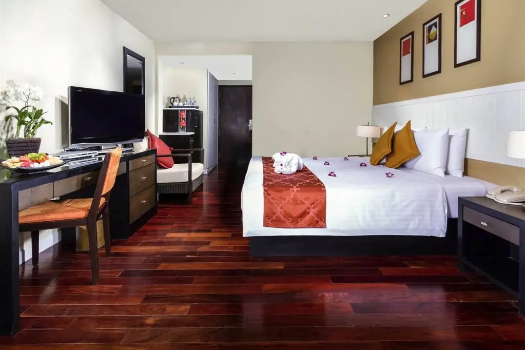 Тхаланг: Destination Resort Phuket Surin Beach