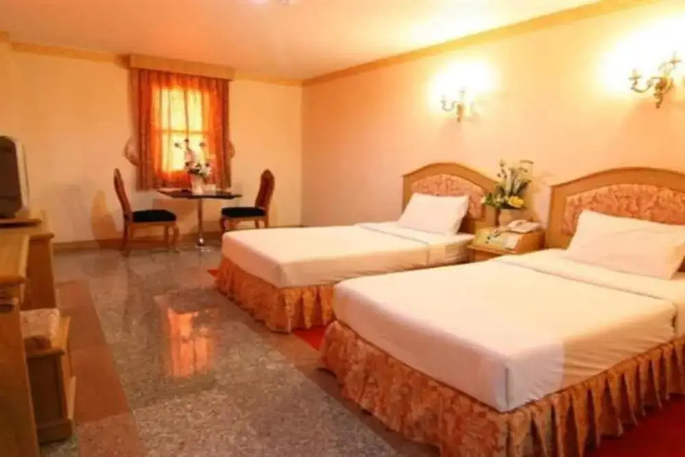 Нонтхабури: 13 Coins Hotel Ngam Wong Wan