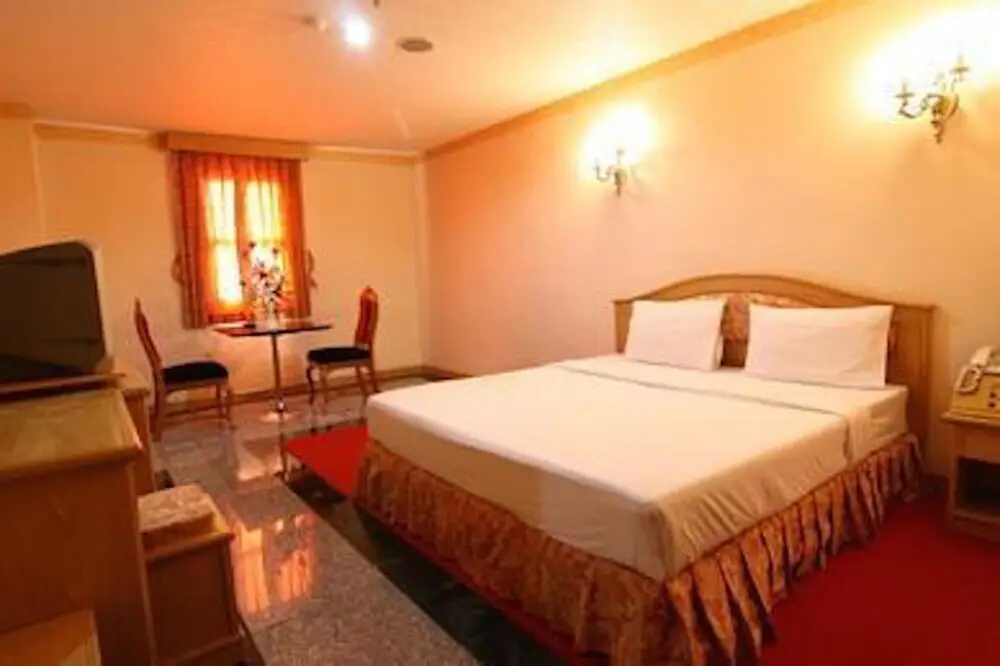 Нонтхабури: 13 Coins Hotel Ngam Wong Wan